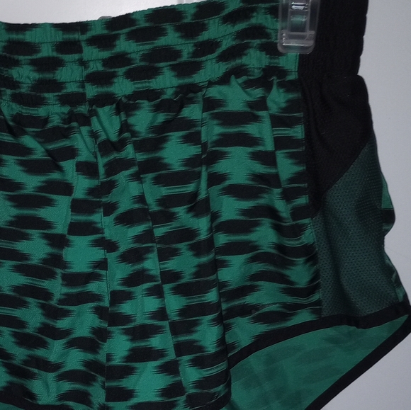 Nike Size M Dry Fit athletic Shorts in Green and Black - Picture 6 of 6